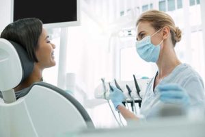 emergency dentist talking with patient about dental emergency