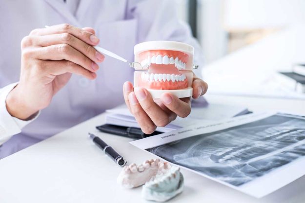 4-Common-Types-of-Oral-Surgeries (1) dentist explaining oral surgeries