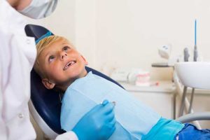 kid visiting the orthodontist learning about orthodontics